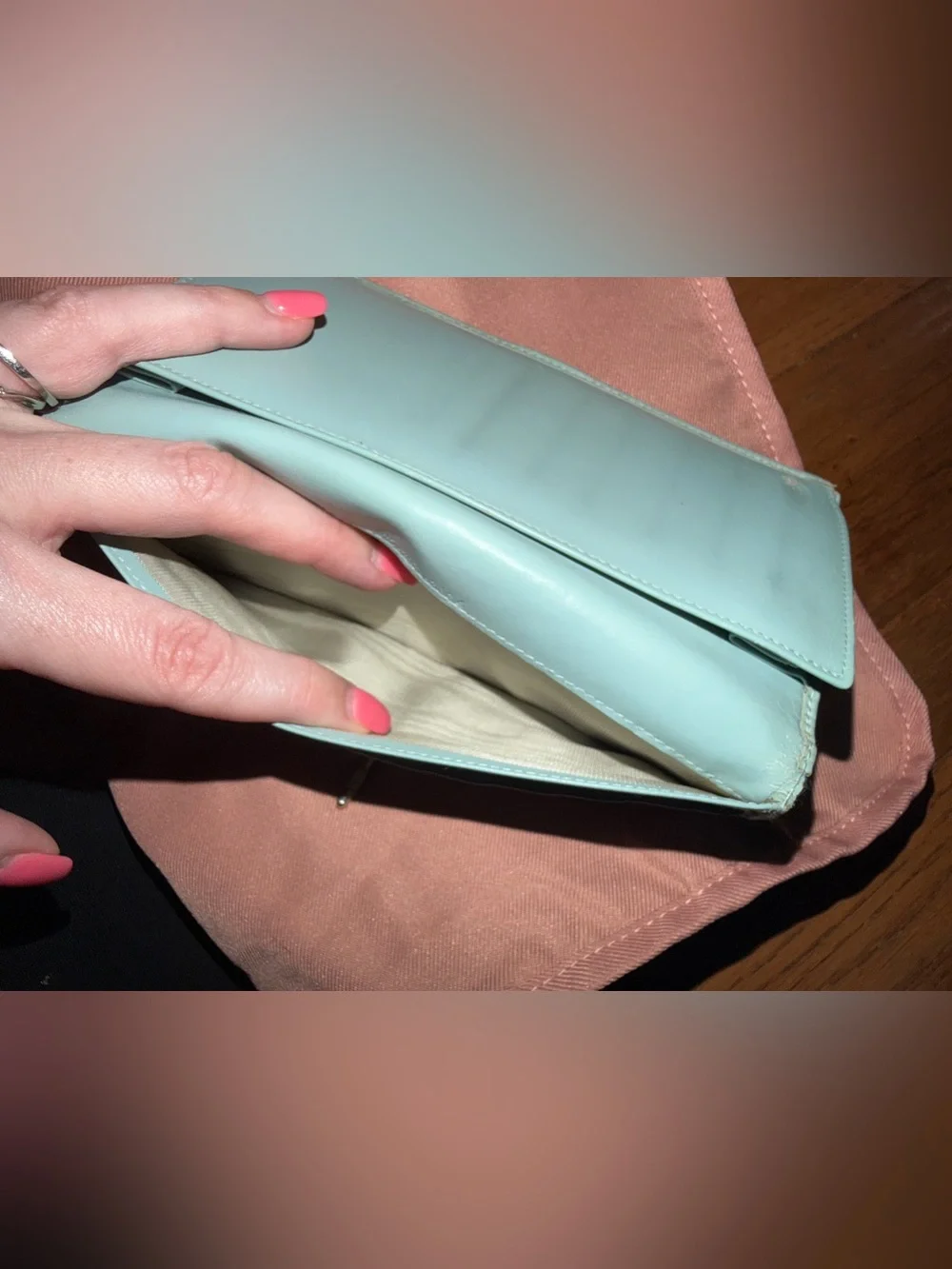 💜low start💜 Gucci Mint Leather Clutch with Gold-Tone Hardware - Picture 4 of 7